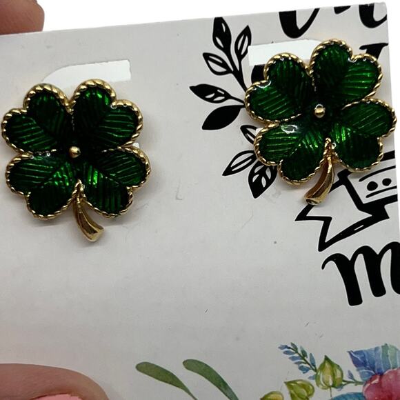 Vintage Avon Green Gold Shamrock Clover Earrings 1990s St. Patrick's Day Jewelry - Picture 8 of 8